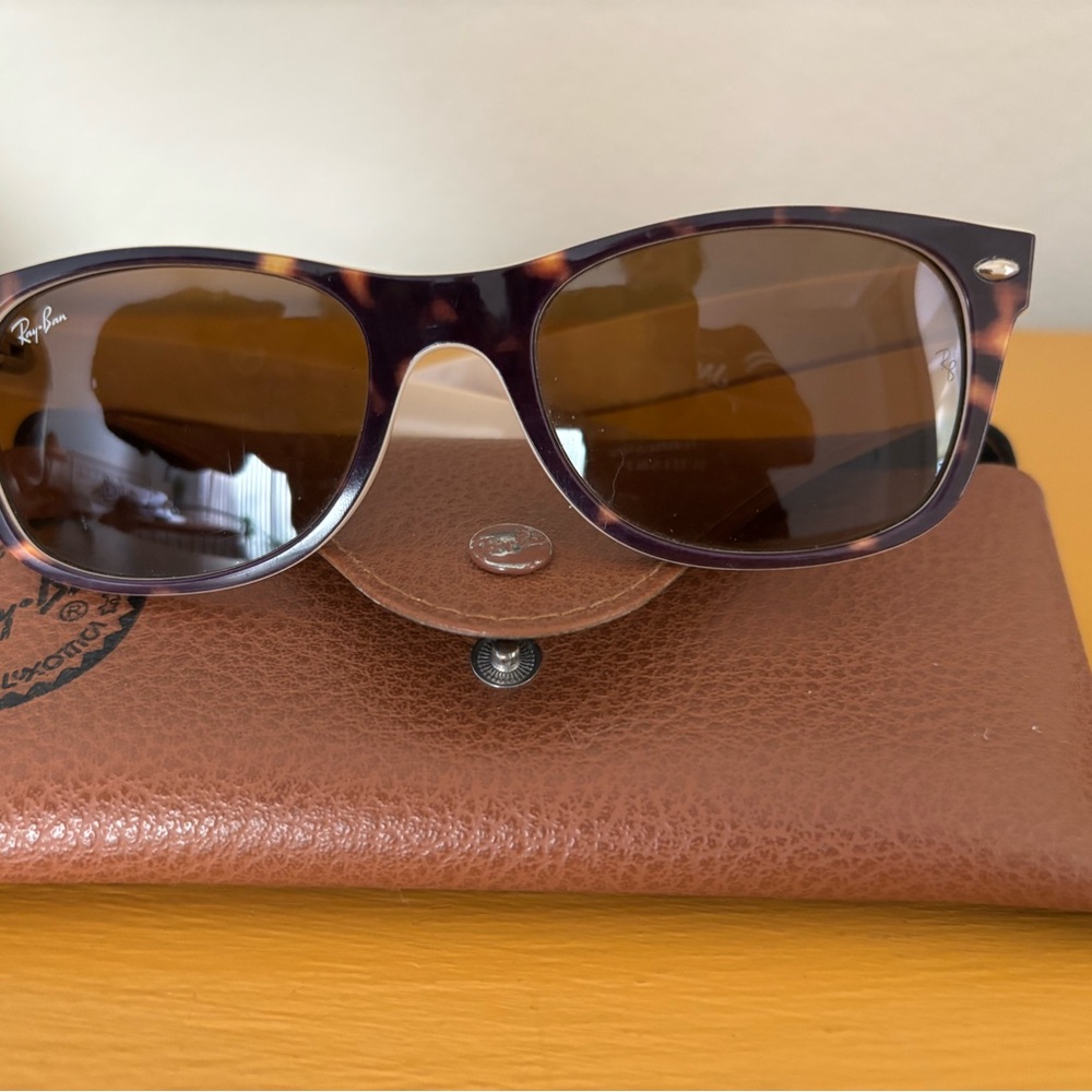 RAY BAN
Authentic